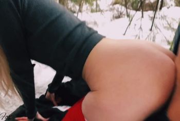 Порно зимой, секс на снегу раком